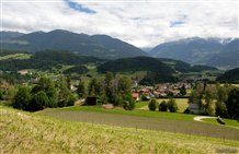Blick auf St. Lorenzen im Sommer